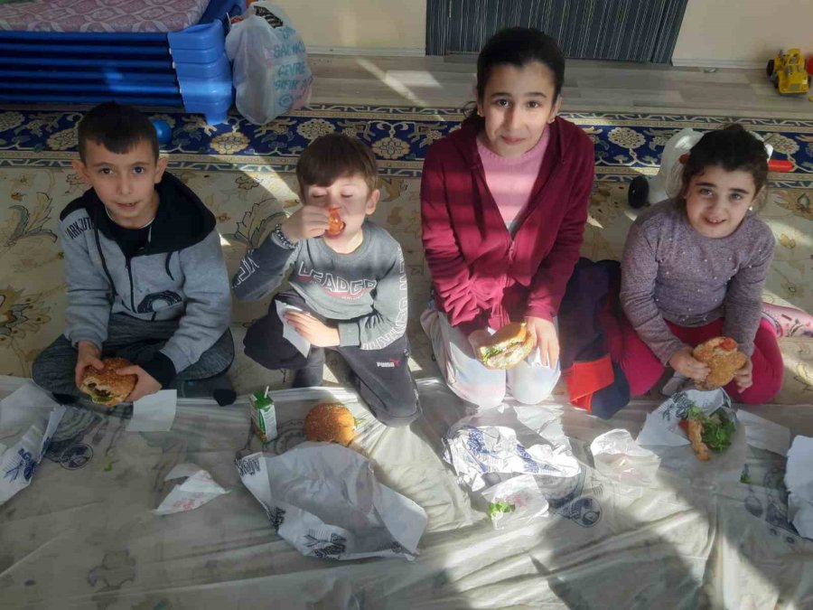 Kayserililer Depremzedeler İçin Seferber Oldu