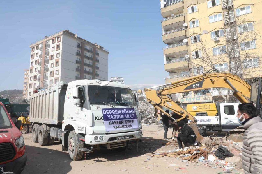 Kocasinan Belediyesi, Depremzedeler İçin 7/24 Çalışıyor