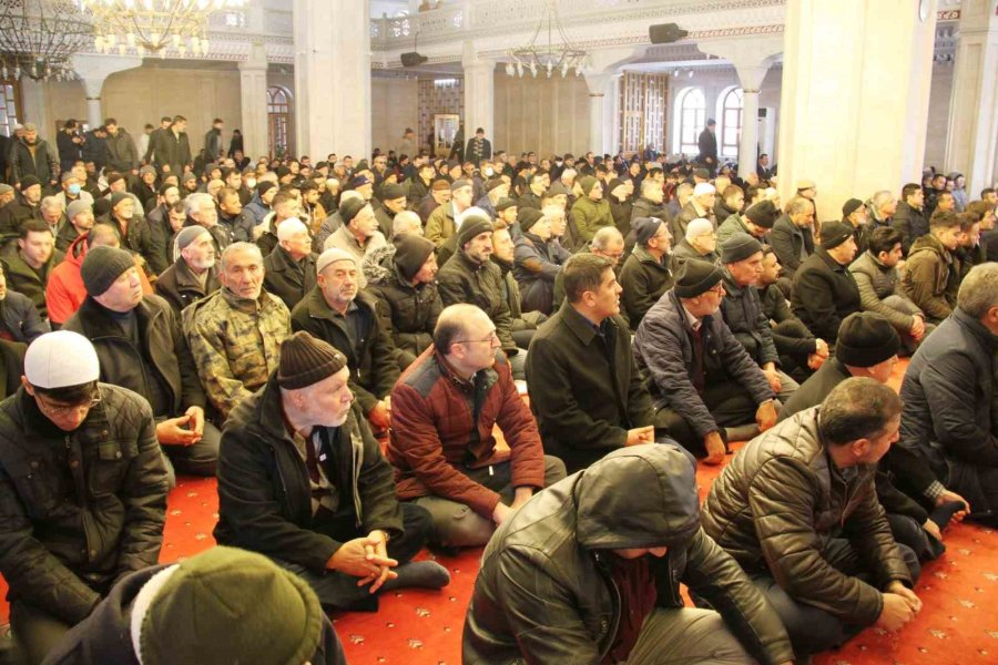 Depremde Hayatını Kaybedenler İçin Konya’da Gıyabi Cenaze Namazı Kılındı