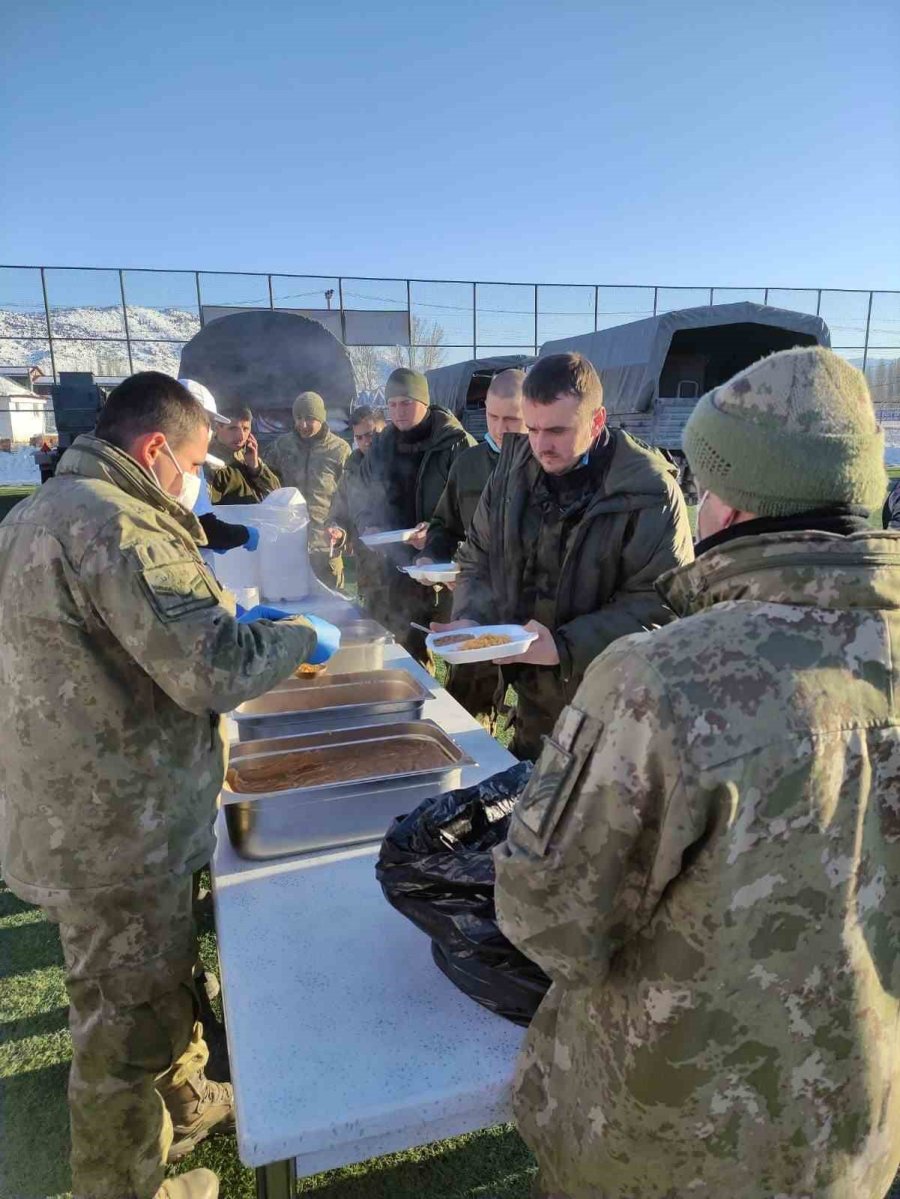 Msb: "mehmetçik, Sıcak Yemek Dağıtmaya Devam Ederken Kandil Simidi De İkram Ediliyor"