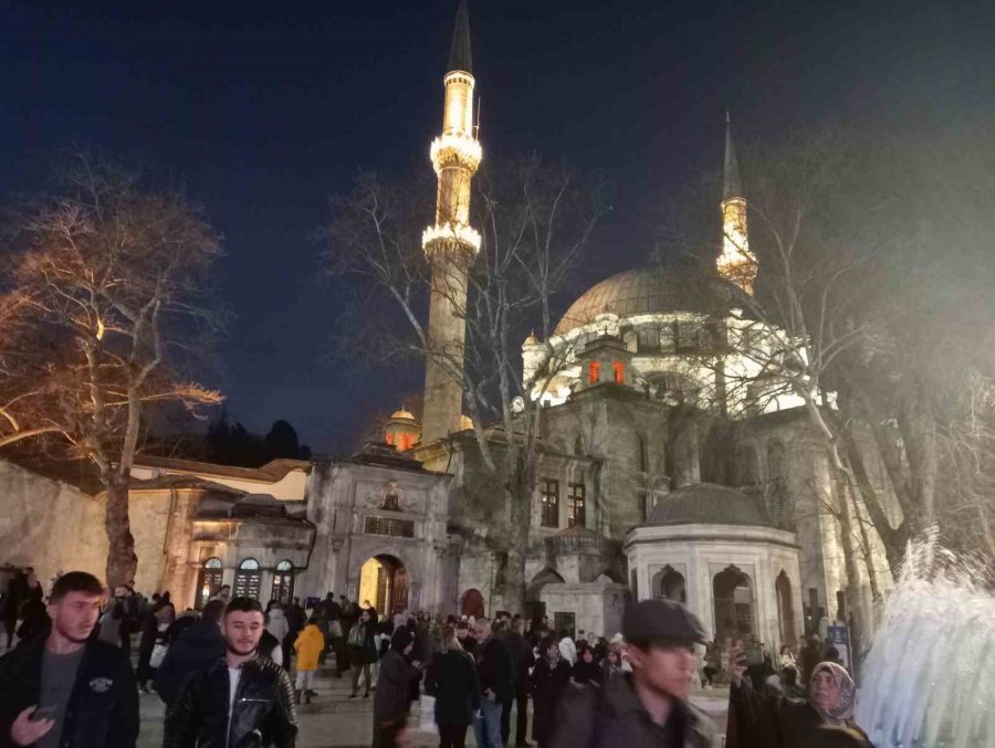 Miraç Kandili’nde Depremzedeler İçin Dua Ettiler