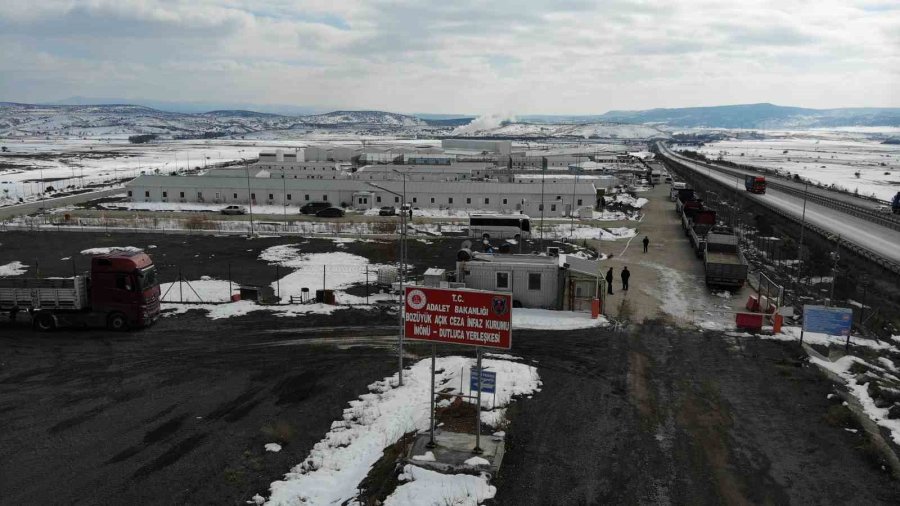 Depremin Merkezine Tam Donanımlı Bin Kişilik Prefabrik Bina