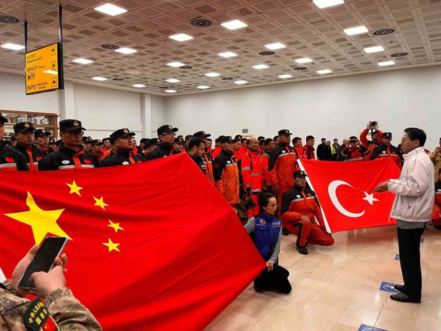 Yabancı Arama Kurtarma Ekiplerinin Afet Bölgesindeki Çalışmaları Sürüyor