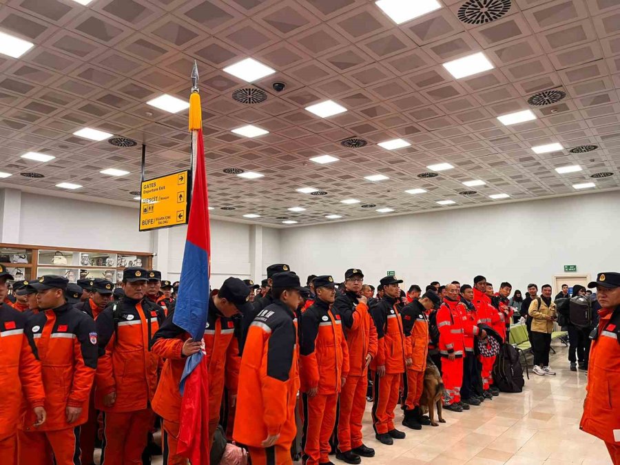 Yabancı Arama Kurtarma Ekiplerinin Afet Bölgesindeki Çalışmaları Sürüyor