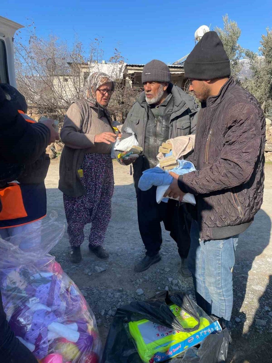 Tepebaşı Ekipleri Köylerdeki İhtiyaçları Gideriyor