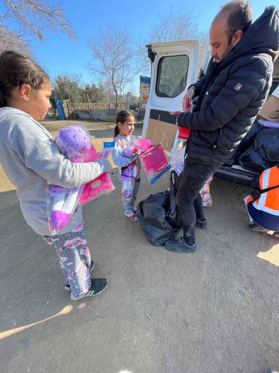 Tepebaşı Ekipleri Köylerdeki İhtiyaçları Gideriyor