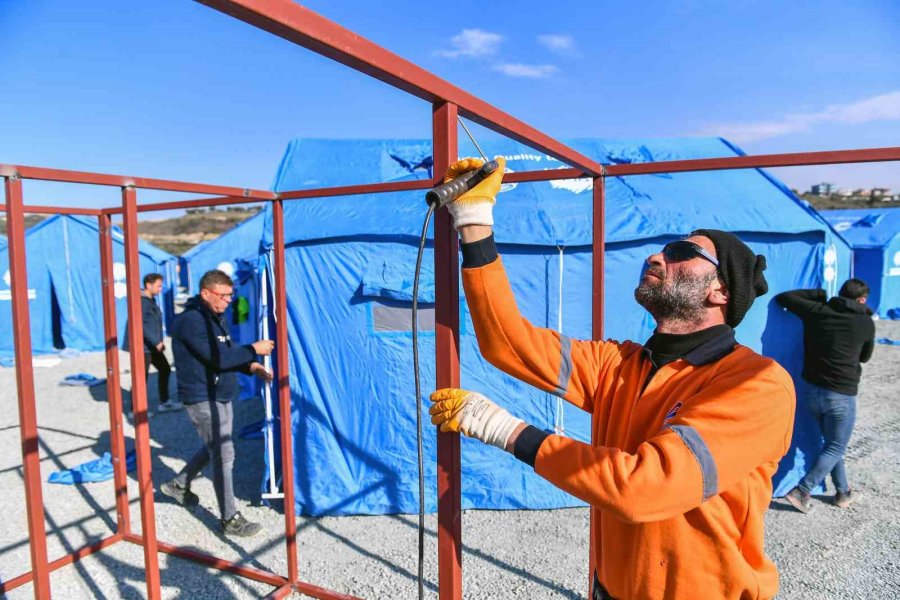 Mersin Büyükşehir Belediyesi Hatay’da Bin 500 Kişilik Çadır Kent Kuruyor