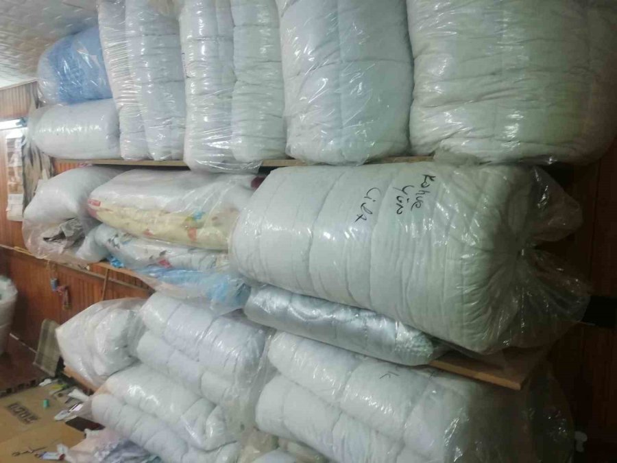 Yorganlar Deprem Bölgesine Gönderildi, Esnafın Elinde Ürün Kalmadı