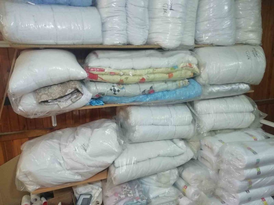 Yorganlar Deprem Bölgesine Gönderildi, Esnafın Elinde Ürün Kalmadı