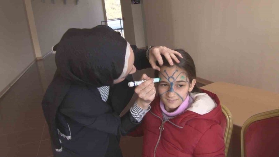 Altındağ Belediyesi Depremzede Çocuklara Tiyatro Oyunu Düzenledi