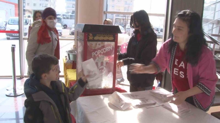 Altındağ Belediyesi Depremzede Çocuklara Tiyatro Oyunu Düzenledi