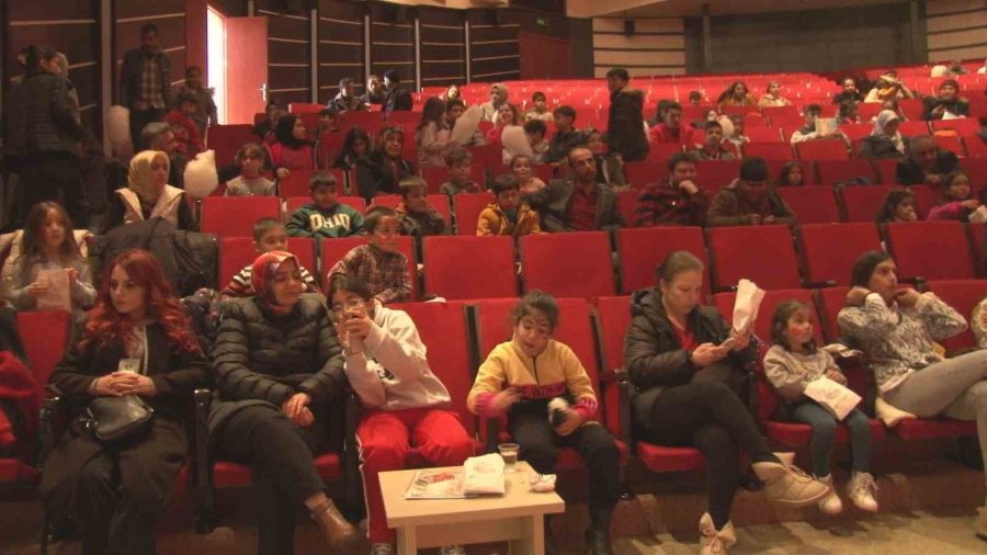 Altındağ Belediyesi Depremzede Çocuklara Tiyatro Oyunu Düzenledi