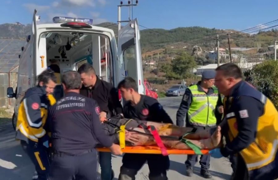 Gazipaşa’da Motosikletle Otomobilin Çarpıştığı Kazada Araçlar Alev Aldı: 1 Yaralı