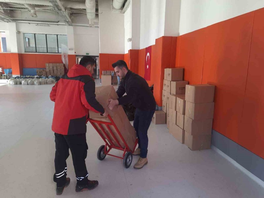 Sosyal Yardımlaşma Vakfı Aksaray’da Depremzedelerin İhtiyaçlarını Karşılıyor