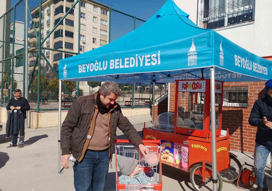 Beyoğlu Belediyesi’nin Mobil Oyun Parkuru Depremzede Çocukların Yüzünü Güldürdü