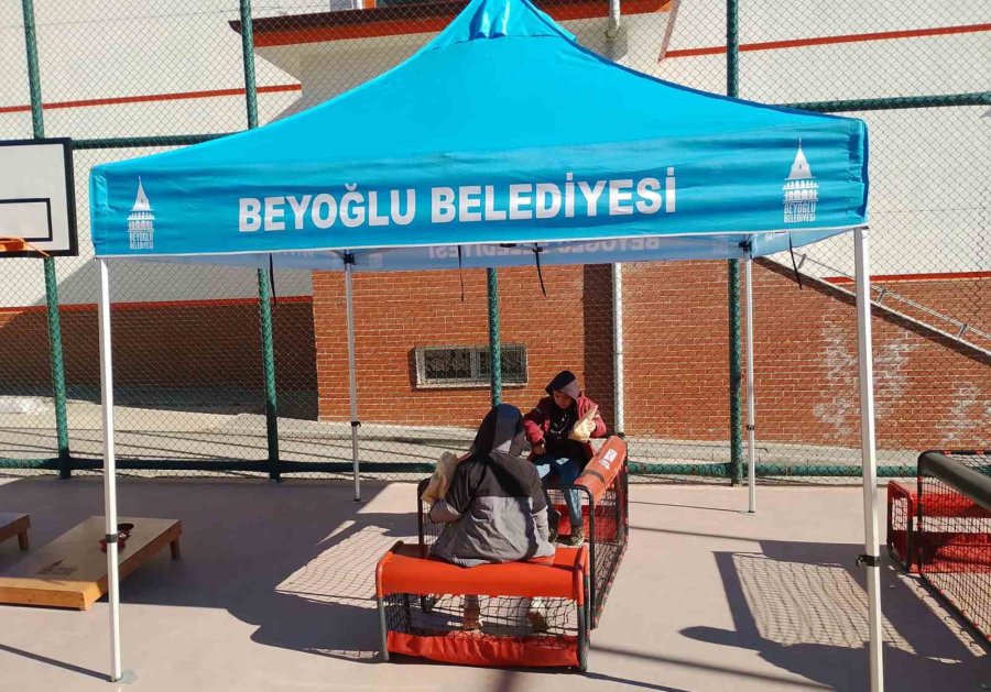 Beyoğlu Belediyesi’nin Mobil Oyun Parkuru Depremzede Çocukların Yüzünü Güldürdü