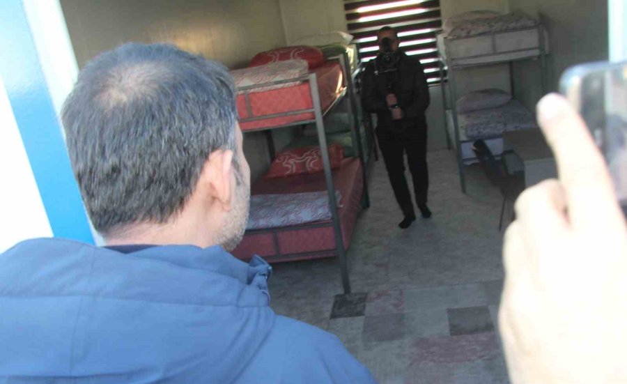 Bakan Kurum, İslahiye’deki Konteyner Kent Çalışmalarını İnceledi