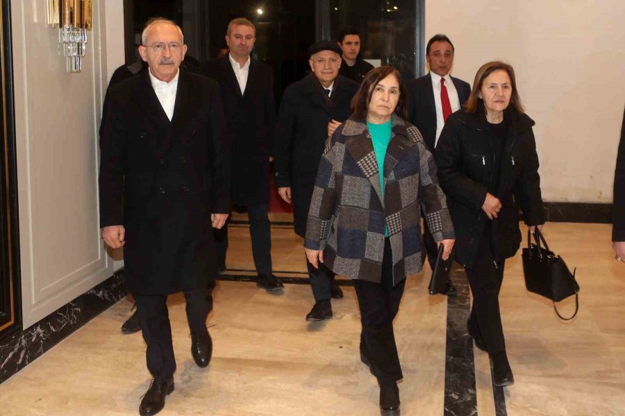 Kılıçdaroğlu’ndan Yenimahalle’deki Depremzedelere Ziyaret