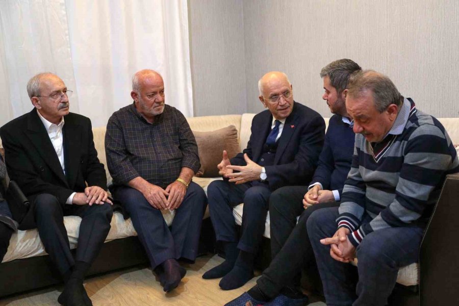 Kılıçdaroğlu’ndan Yenimahalle’deki Depremzedelere Ziyaret