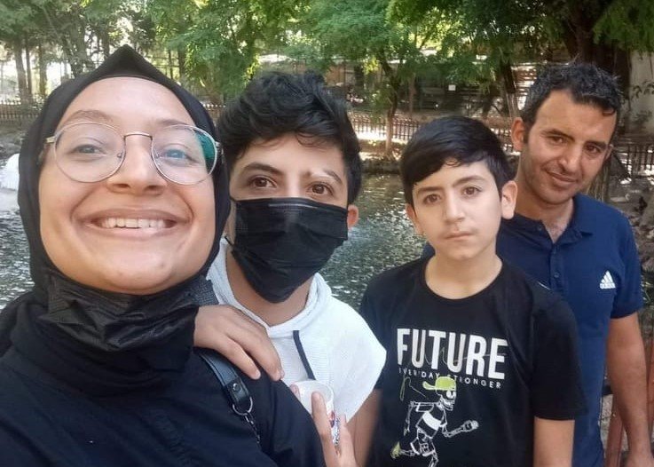 Eşi Ve Çocukları Yanında Öldü, Enkazdan 40 Saat Sonra Kurtuldu, Tek İsteği; Kızını Bulmak