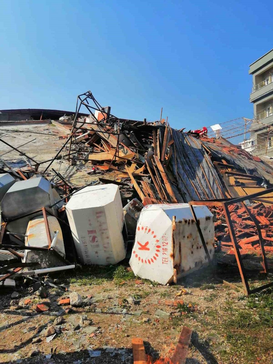 Eşi Ve Çocukları Yanında Öldü, Enkazdan 40 Saat Sonra Kurtuldu, Tek İsteği; Kızını Bulmak