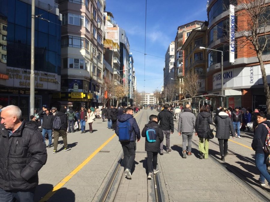 Eskişehirliler Yazdan Kalma Bir Günün Keyfini Çıkardı