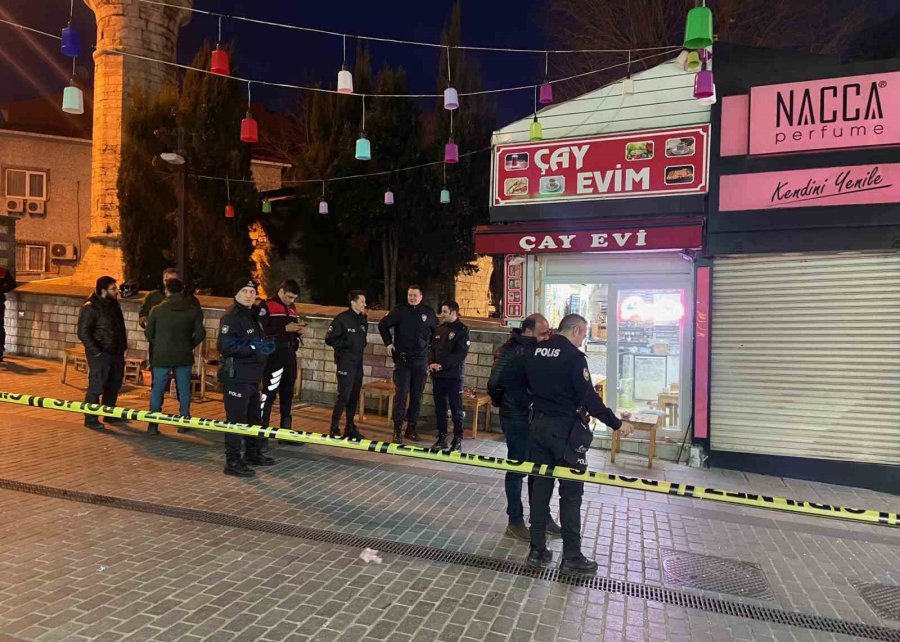 Eyüpsultan’da Silahlı Çatışma: 1’i Bebek 2’si Ağır 4 Kişi Yaralandı