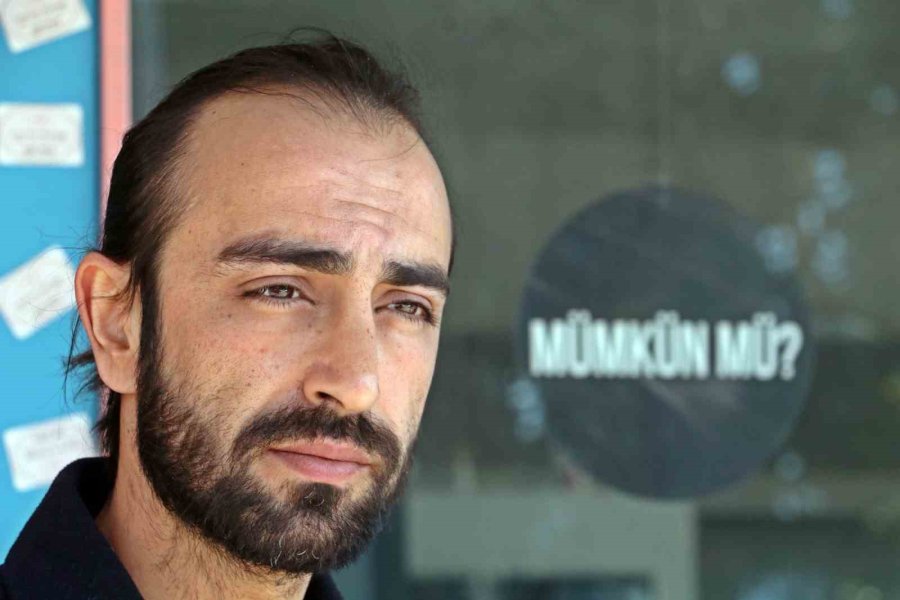 Eşini Ve 22 Aylık Bebeğini Depremde Kaybeden Acılı Adam Kayıtlara Ölü Olarak Geçti