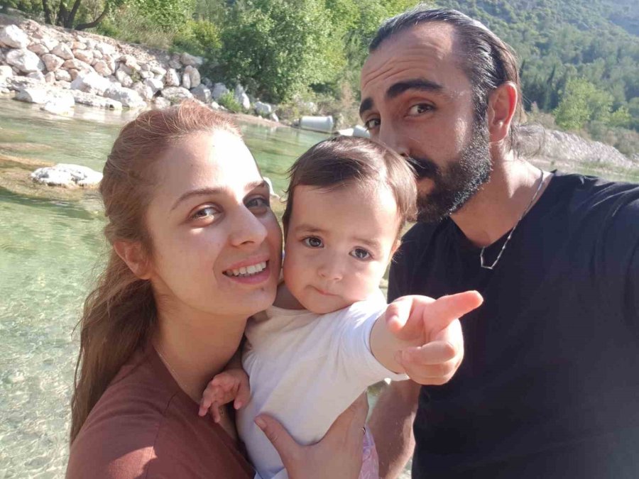 Eşini Ve 22 Aylık Bebeğini Depremde Kaybeden Acılı Adam Kayıtlara Ölü Olarak Geçti