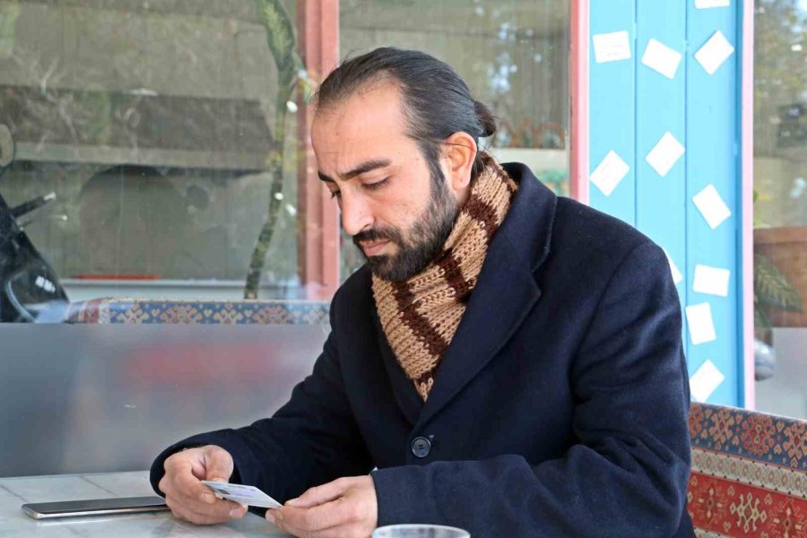 Eşini Ve 22 Aylık Bebeğini Depremde Kaybeden Acılı Adam Kayıtlara Ölü Olarak Geçti