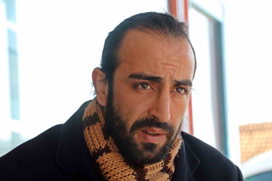 Eşini Ve 22 Aylık Bebeğini Depremde Kaybeden Acılı Adam Kayıtlara Ölü Olarak Geçti