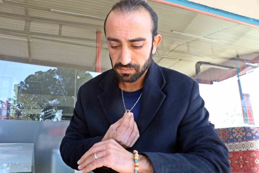 Eşini Ve 22 Aylık Bebeğini Depremde Kaybeden Acılı Adam Kayıtlara Ölü Olarak Geçti