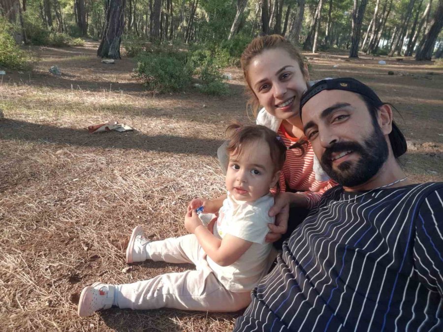 Eşini Ve 22 Aylık Bebeğini Depremde Kaybeden Acılı Adam Kayıtlara Ölü Olarak Geçti