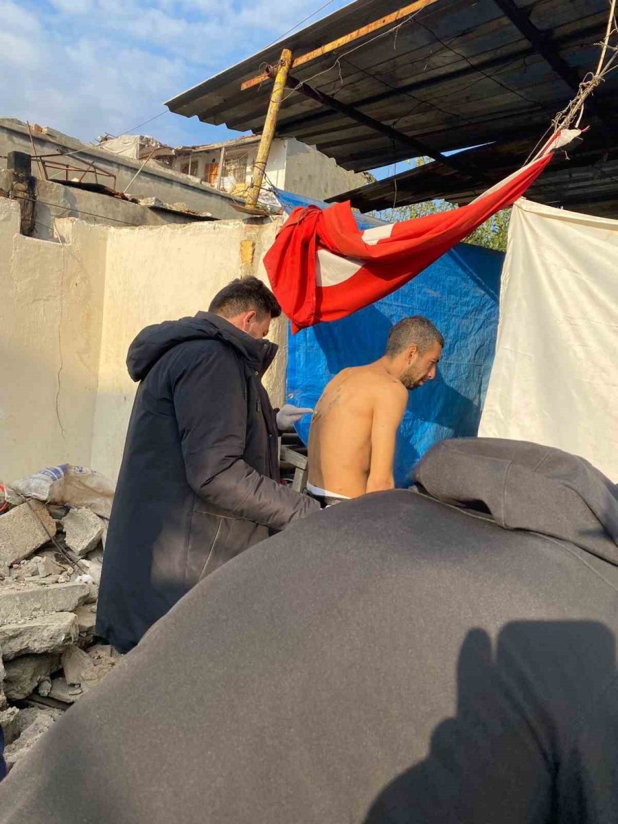 Hatay’da Yardımseverleri Dolandıran Sahte Doktorun 40 Suç Kaydı Olduğu Ortaya Çıktı