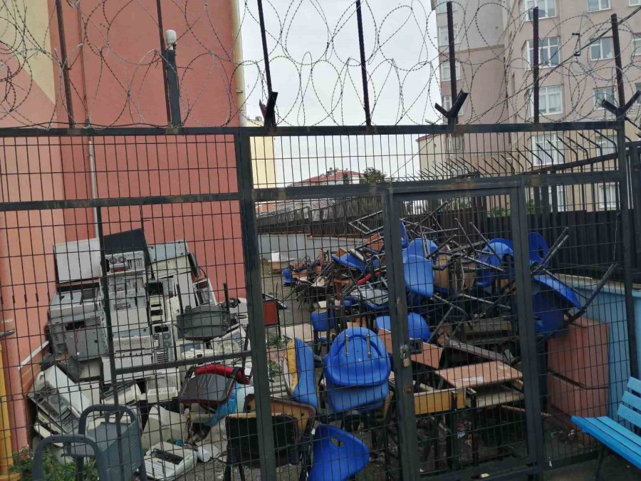 Depreme Karşı Riskli Bulunan Pendik Yunus Emre Mesleki Ve Teknik Anadolu Lisesi Görüntülendi