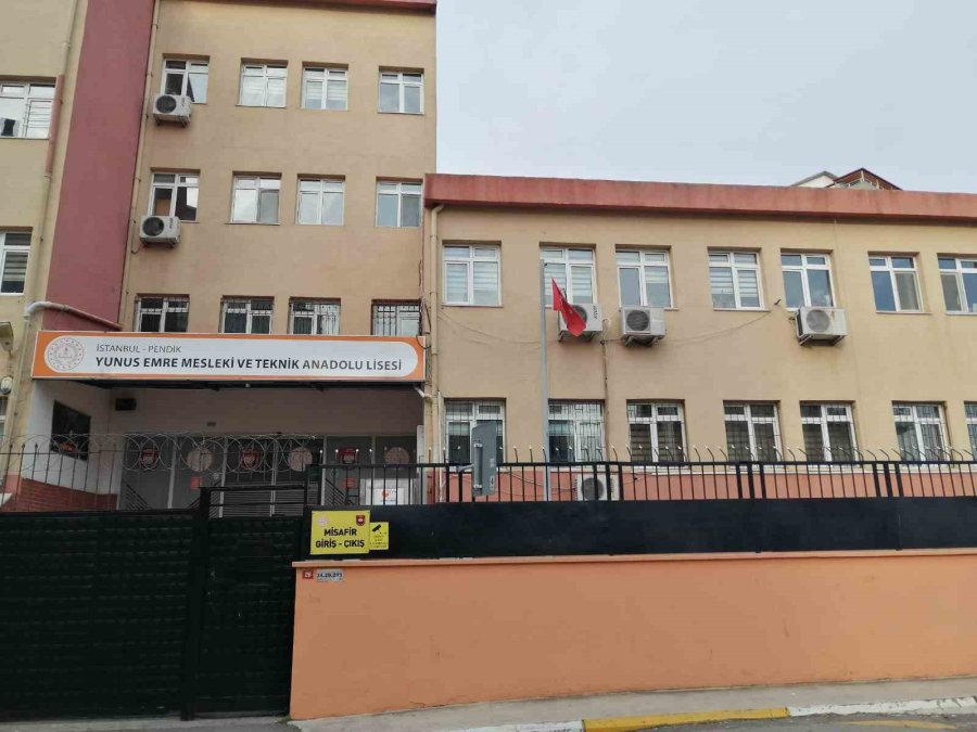 Depreme Karşı Riskli Bulunan Pendik Yunus Emre Mesleki Ve Teknik Anadolu Lisesi Görüntülendi