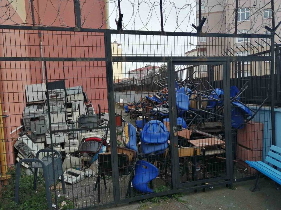 Depreme Karşı Riskli Bulunan Pendik Yunus Emre Mesleki Ve Teknik Anadolu Lisesi Görüntülendi