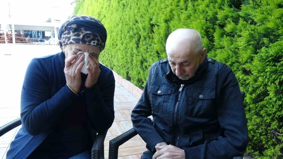 Enkaz Altında Birbirlerine Sarılıp Ölümü Beklediler