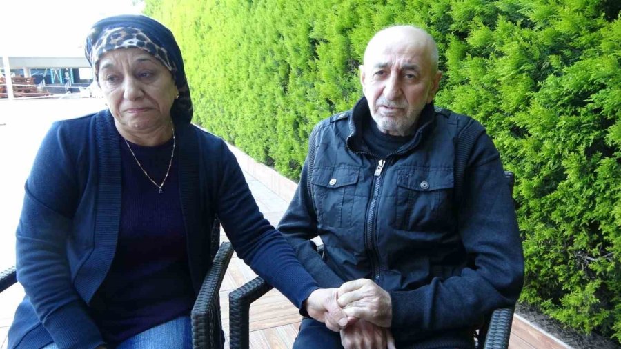 Enkaz Altında Birbirlerine Sarılıp Ölümü Beklediler