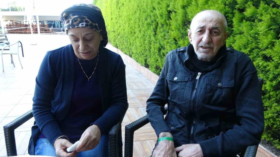 Enkaz Altında Birbirlerine Sarılıp Ölümü Beklediler