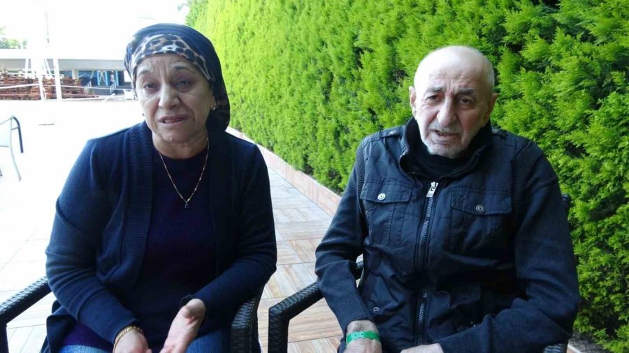 Enkaz Altında Birbirlerine Sarılıp Ölümü Beklediler