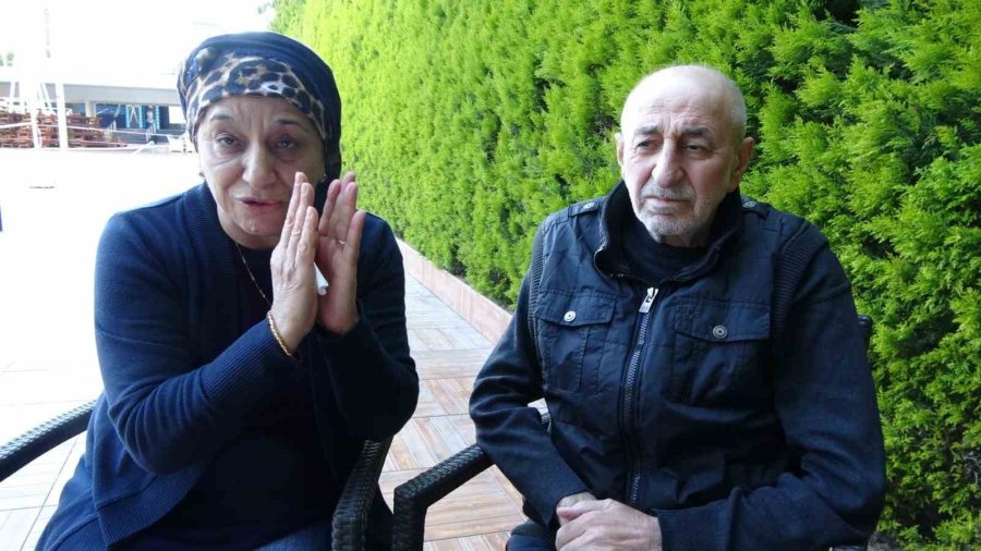 Enkaz Altında Birbirlerine Sarılıp Ölümü Beklediler