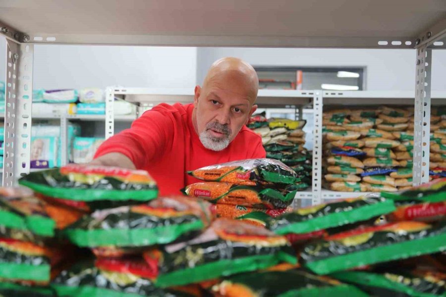 Kartal Belediyesi İlçeye Yerleşen Depremzedelerin Yaralarını Sarıyor