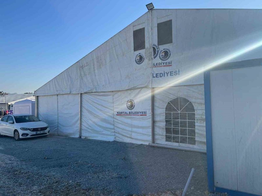 Kartal Belediyesi İlçeye Yerleşen Depremzedelerin Yaralarını Sarıyor