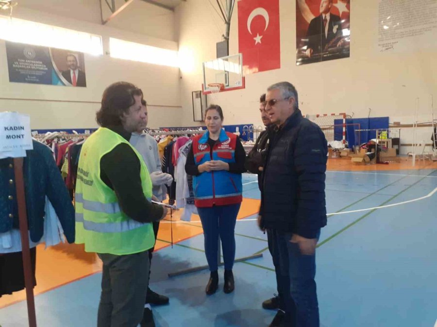 Başkan Topaloğlu, Depremzedeler İçin Gönüllü Çalışan Gençlerle Bir Araya Geldi