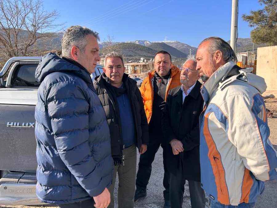 Konyaaltı Ekipleri, Deprem Bölgesinde Can Dostları Da Kurtardı