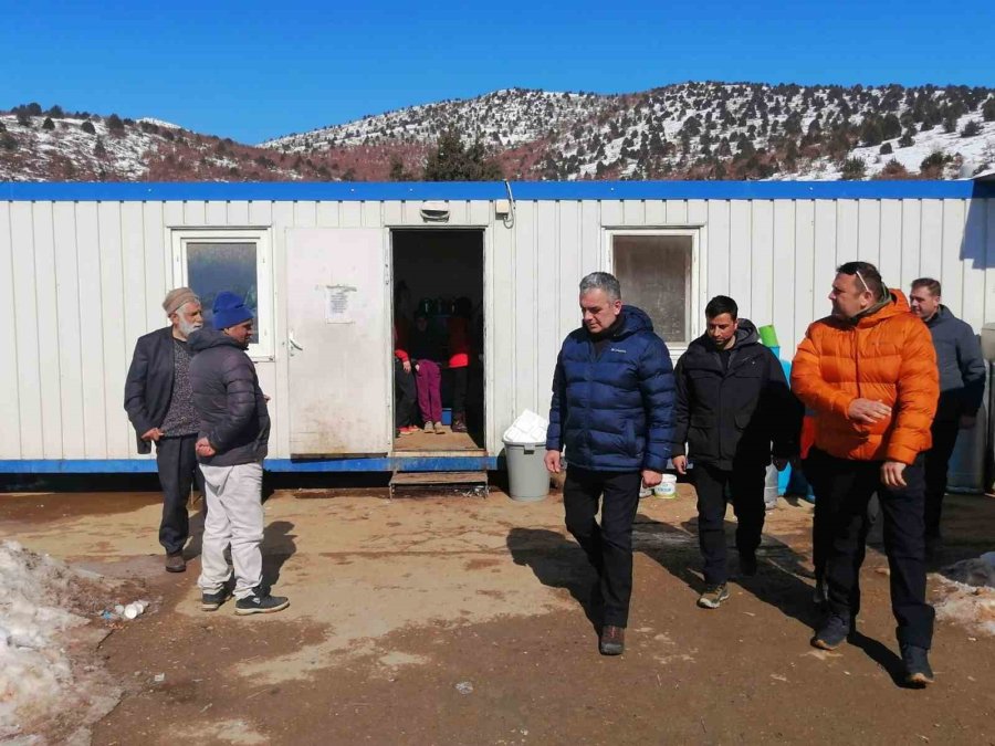Konyaaltı Ekipleri, Deprem Bölgesinde Can Dostları Da Kurtardı