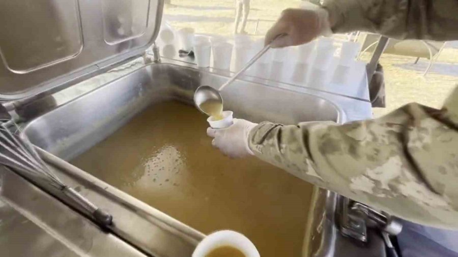 95’inci Zırhlı Tugayı Kahramanmaraş’ta Çorba Dağıtımına Devam Ediyor