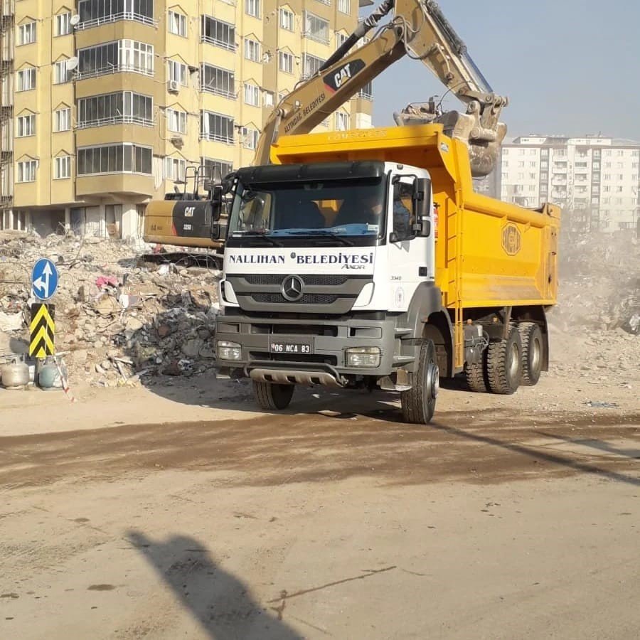 Nallıhan Belediyesi Deprem Bölgelerindeki Çalışmalarını Sürdürüyor