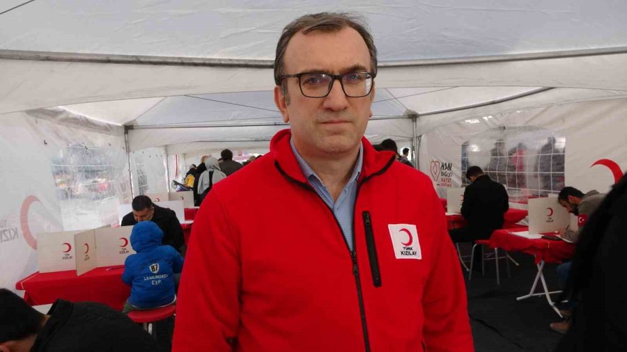 Kızılay Depremzedeler İçin Taksim Meydanı’nda Kan Bağışı Kampanyası Başlattı